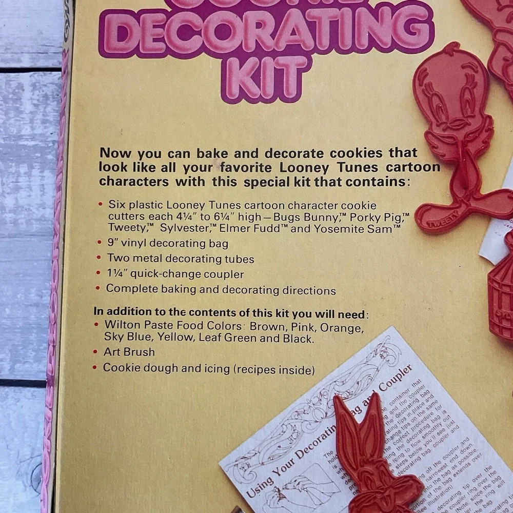 Wilton Looney Tunes Cookie Cutters‎ Decorating Kit 1978 Warner Bros Bugs Bunny